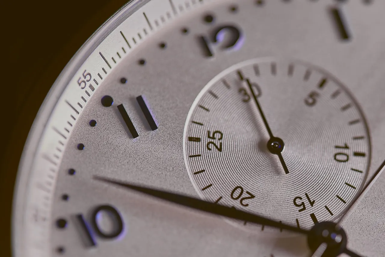 A visual countdown on the desk. Time has to be physically perceivable while you work, not buried two taps away.